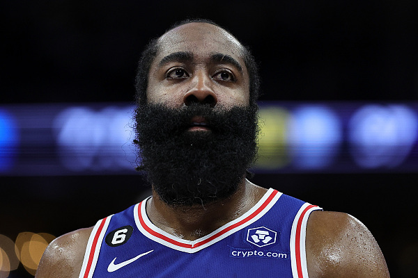 "大胡子"哈登甘当绿叶大有收获,三次得分王 两次助攻王史上仅此一人