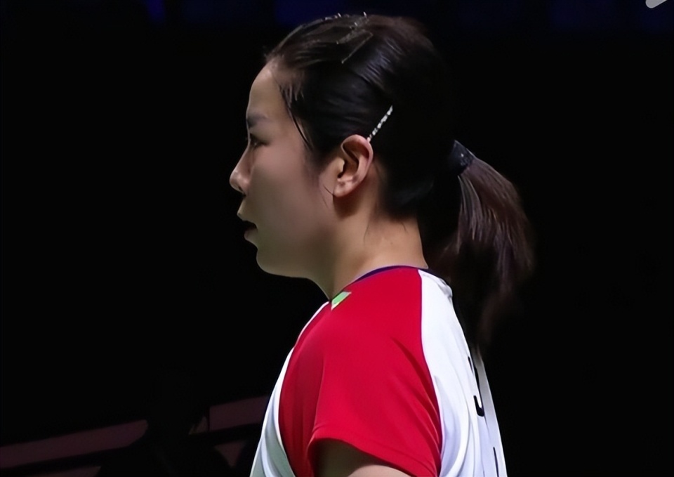 国羽5冠梦碎!贾一凡失常,世界第1遭横扫,巅峰对决0-2韩国组合