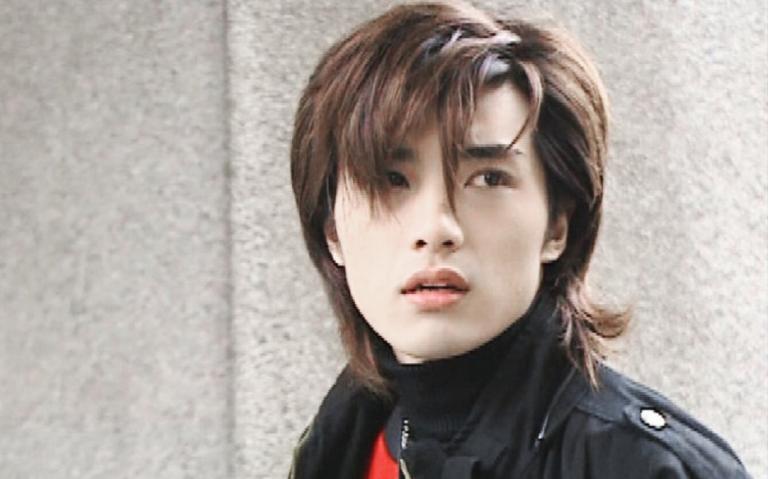 曝贺军翔背着妻子吻辣妹,葛斯齐称手握猛料,经纪人不敢正面回应_腾讯