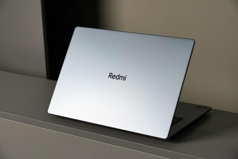 上大学买啥装备,花多少钱?红米五件套,万元出头搞定大学生活!