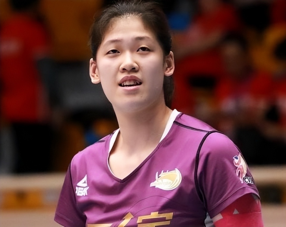 看完泪目李盈莹六年联赛获五冠加三mvp你知道妹妹多么不容易