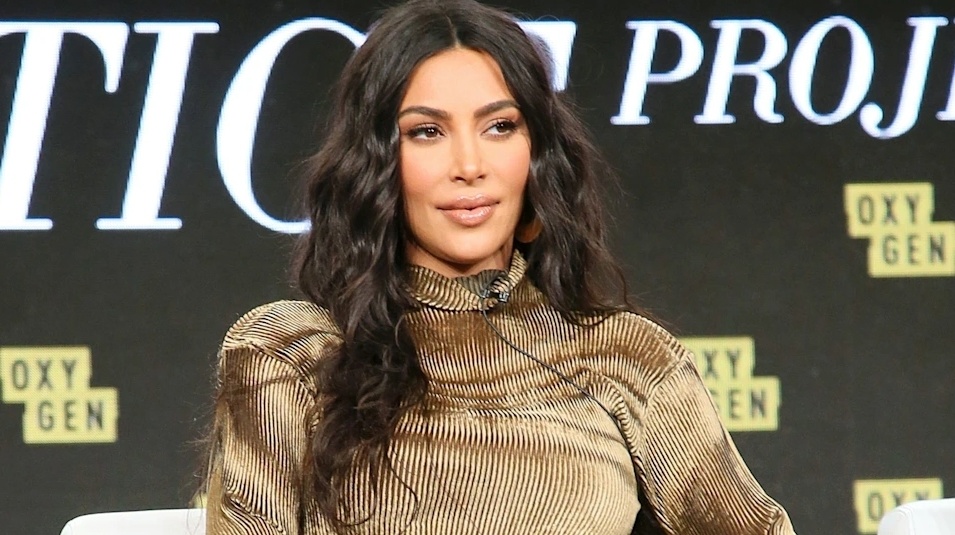 金卡戴珊律师梦碎?考试太难,赚钱太易,那还是赚钱吧_腾讯新闻