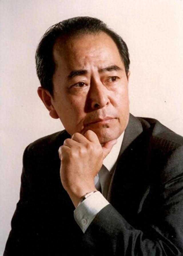 同样都是演周总理,当王铁成,刘劲和孙维民对比,差距不言而喻