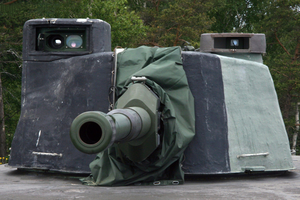 研发新的岸防炮替代原来的152毫米火炮,最终将火炮口径定为130毫米,这