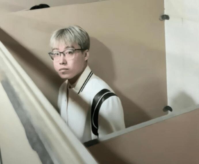 lol主播陈泽有多火,出门看演唱会被堵在厕所,连拉带拽还被拍脑袋_腾讯