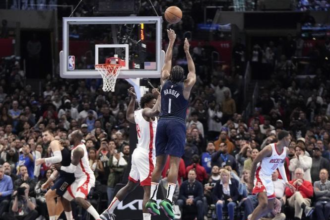 31绝杀火箭哈登仍非最大功臣赛后全队感谢一人泰伦卢向他致敬