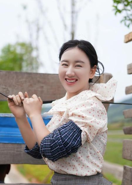 23岁离婚,25岁开工厂,27岁破产,她回到乡村成正能量的千万网红_腾讯