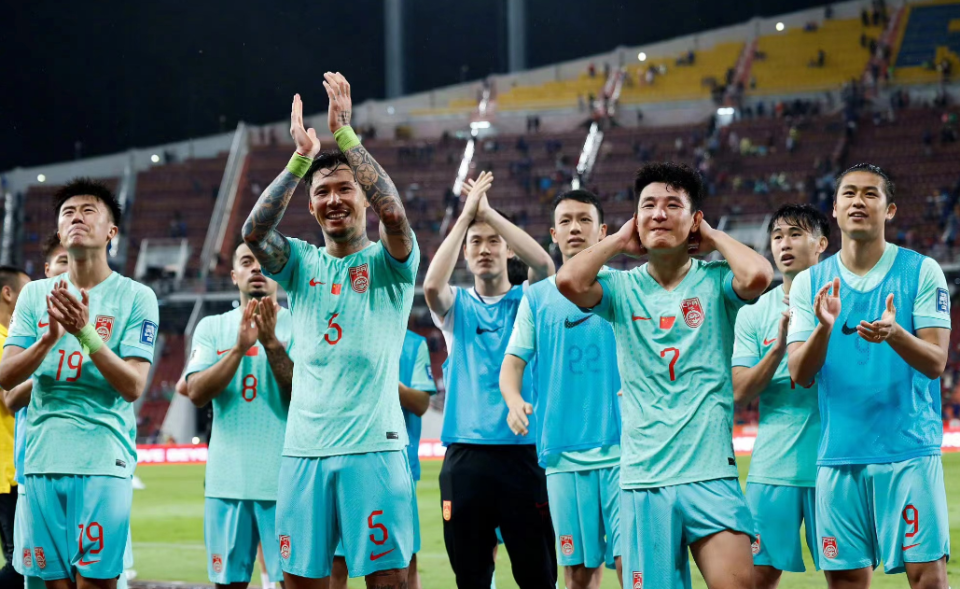 恭喜国足战胜泰国掌握小组出线主动权世界排名上升二位