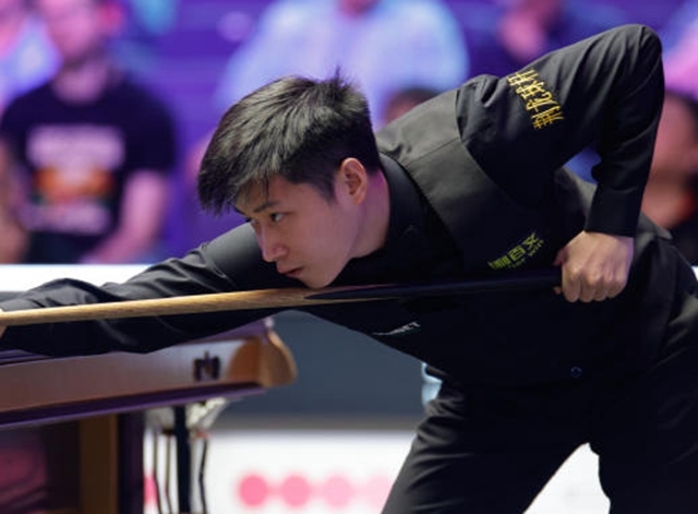 2-4！世界冠軍首戰出局：趙心童狂轟單桿146分，卻遭三連鞭爆冷 - 