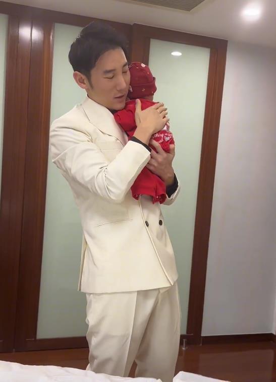 白冰前夫再婚得子被呛别忘了前妻的孩子怒怼不好好祝福就闭嘴