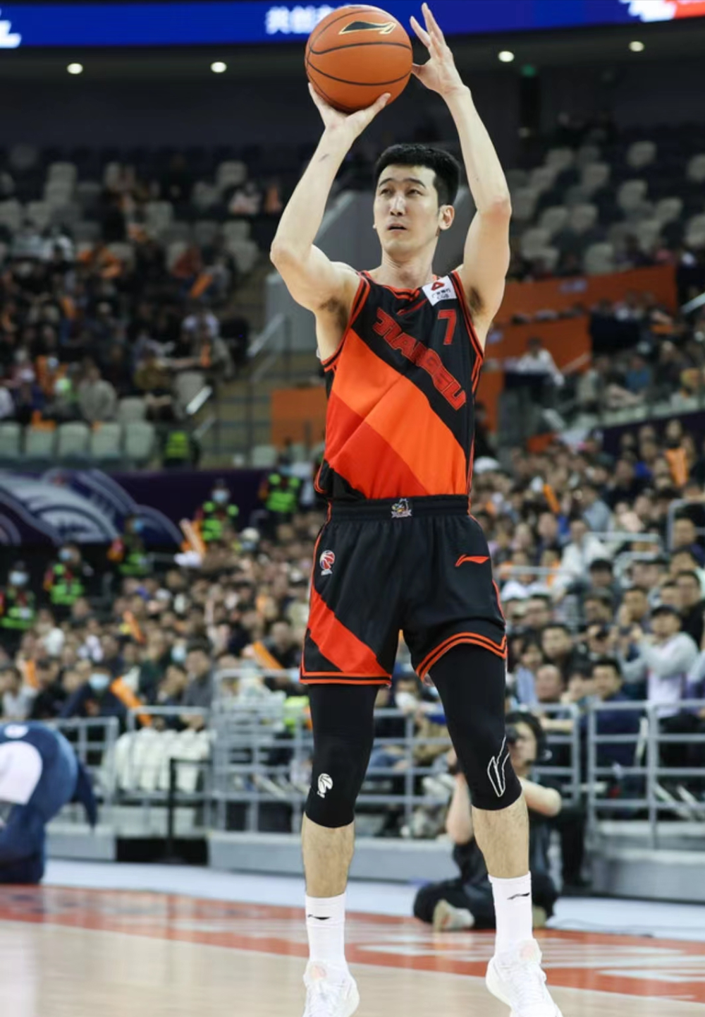 全场比赛刘志轩在21分钟的出场时间,便高效得到9分11助攻,虽然球队