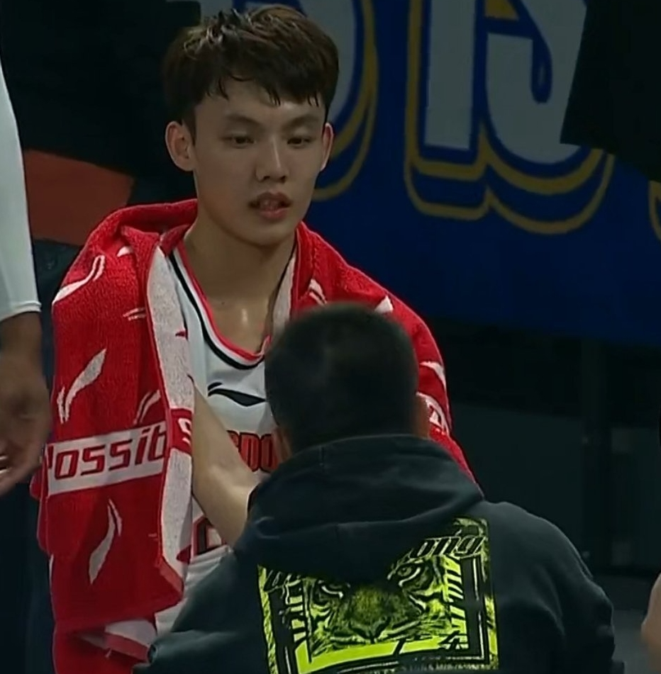 徐杰赛季报销?周琦14分16篮板制霸内线,贝尔打出团队神级配合_腾讯新