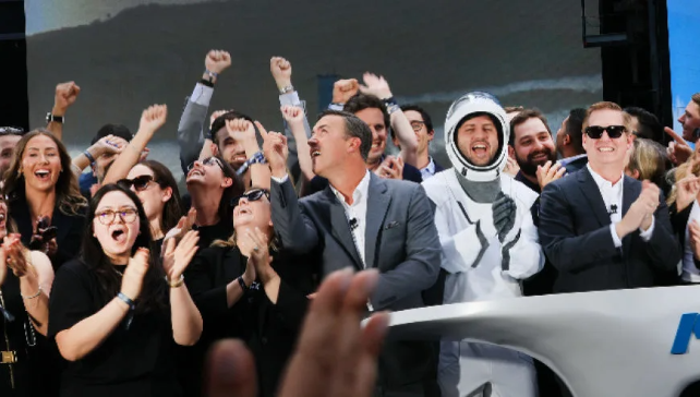 SpaceX首秀收涨19%，超3500亿美元疯抢史上最大IPO