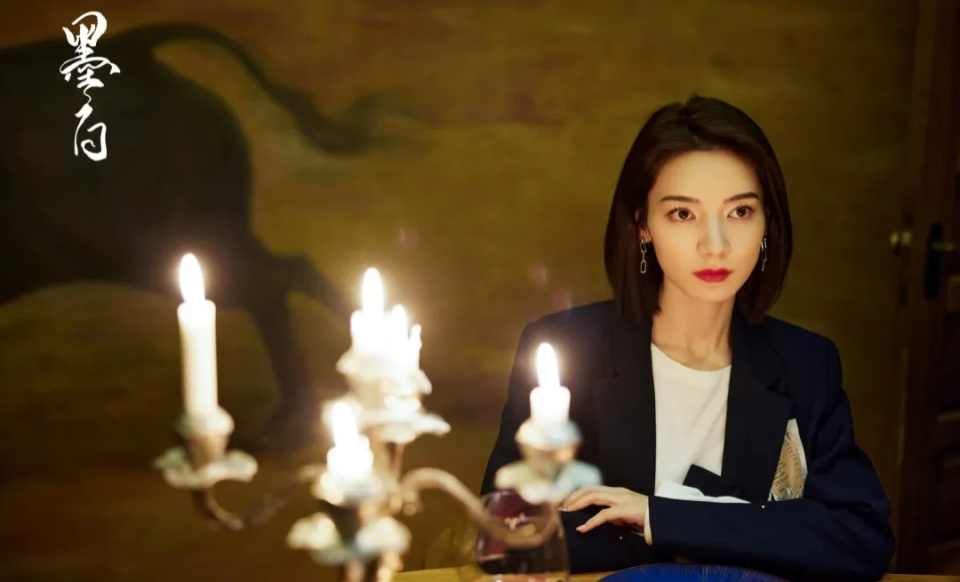 《在暴雪时分》里的承妍;尽管半路出家,但作为演员的她后来居上,代斯