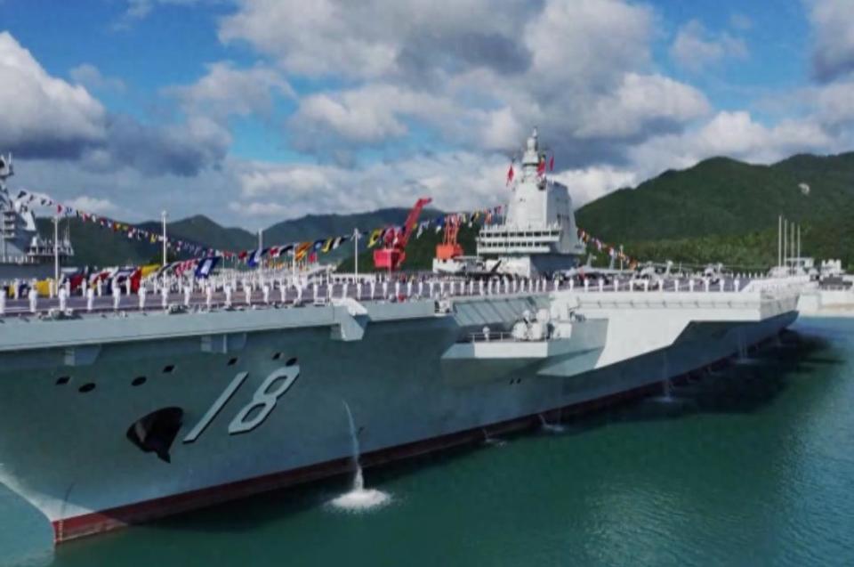 正式官宣入列！福建舰不负众望，中国海军正式迈入“三航母时代”-腾讯新闻