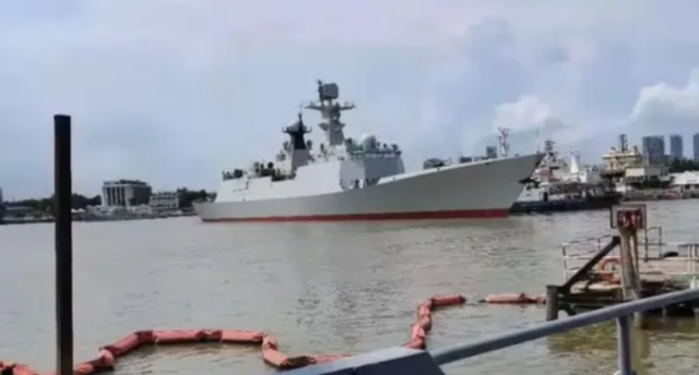 054a型护卫舰现已服役31艘海试和接舰12艘将形成43艘的规模