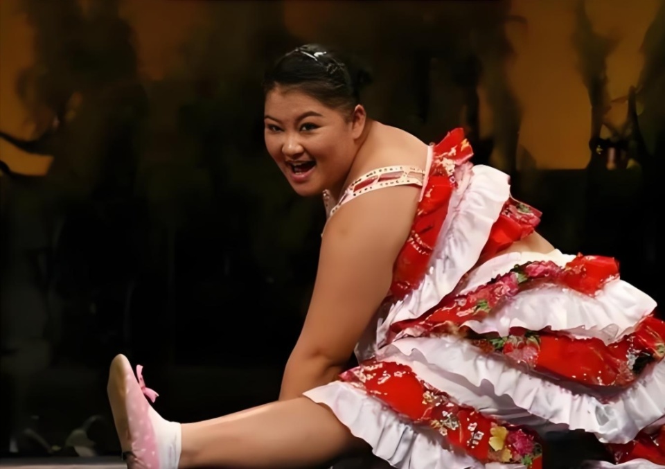 胖丫的丈夫叫杨冰,就是最几年一直活跃在喜剧舞台的杨树林.