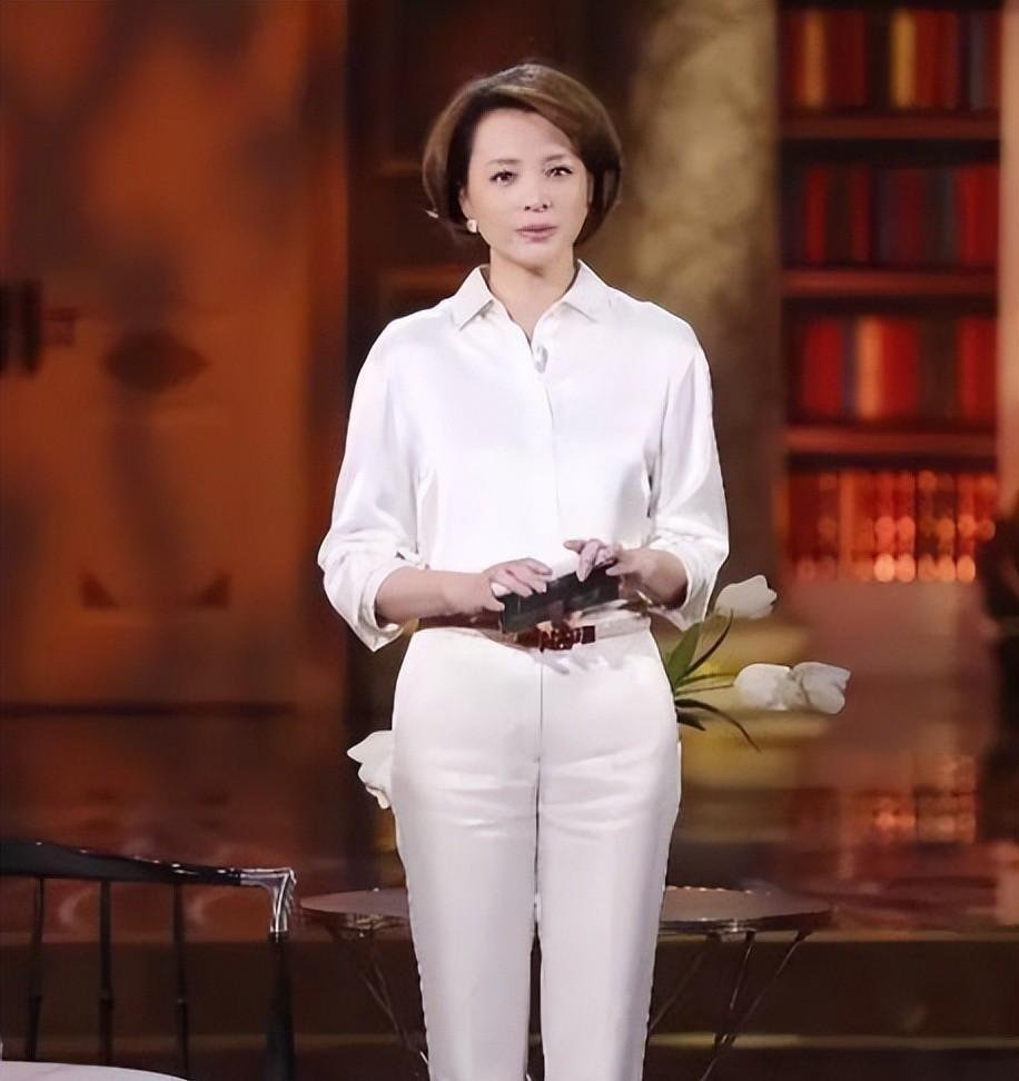 董卿:时隔4年重返"舞台",不到两月突传坏消息!又被丈夫连累?