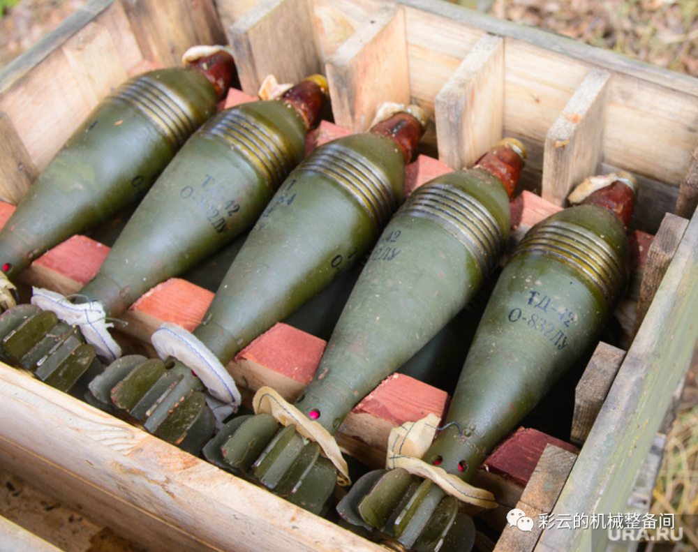 附加药包一并被点燃,产生更多火药燃气,将炮弹以更大初速打出去