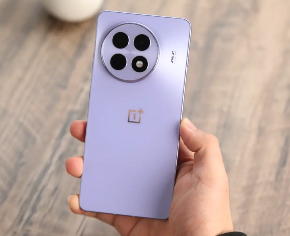 一加放手一搏，骁龙8至尊版手机跌至2676元，6100mAh+金属中框