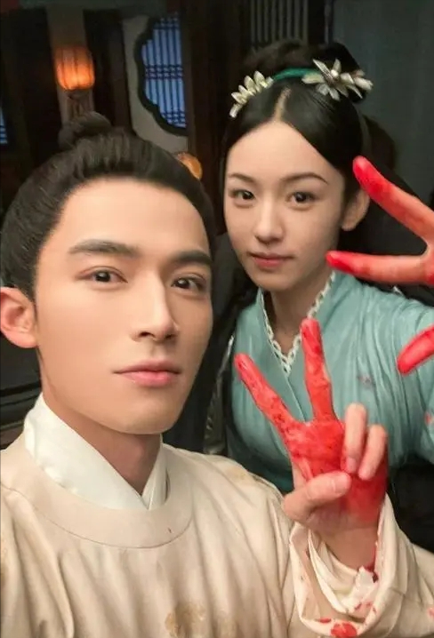 25岁周也与王星越睡衣合影流出,恋情藏不住了?演员丁博回应了