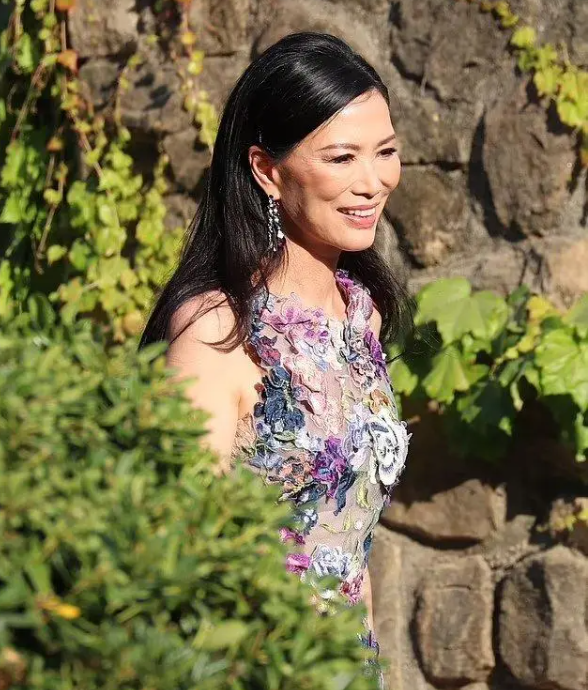 七匹狼少爷娶了特步小公主,何猷君到场祝贺,豪门真不是普通人能进的