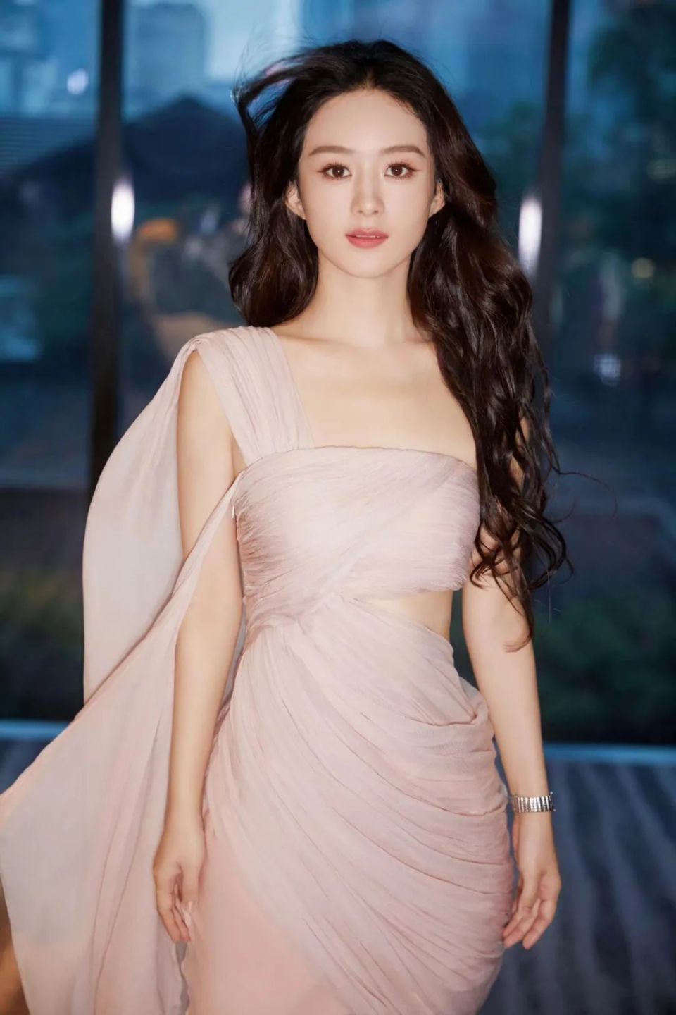 赵丽颖的嘴唇,杨紫的下巴,这7位女星近照都有了变化_腾讯新闻