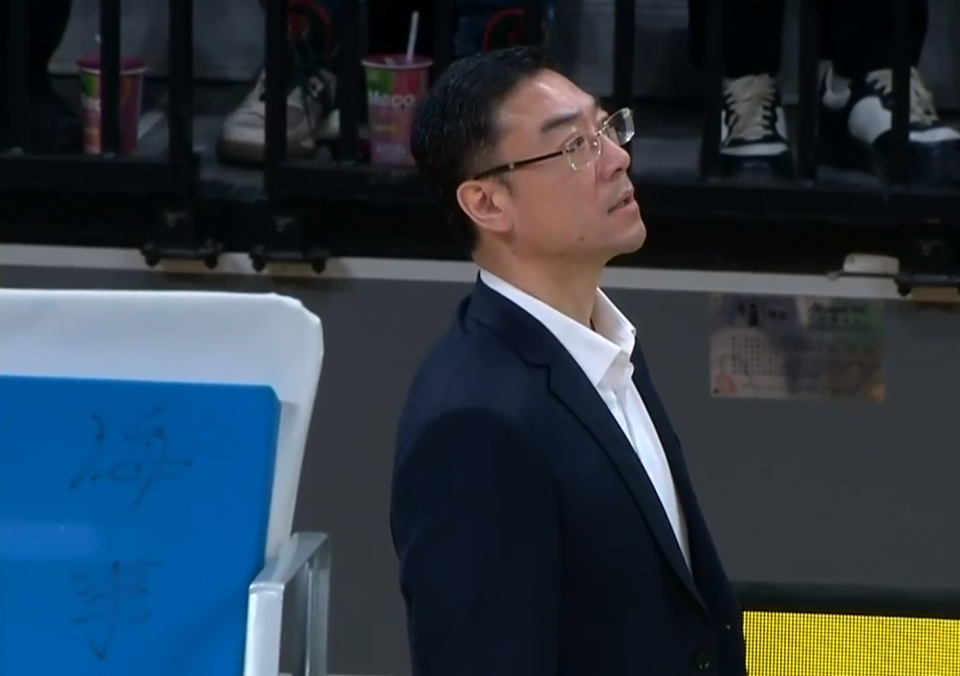 特别的缘分！格雷厄姆命中NBA最远绝杀三分 主帅刘鹏是CBA纪录保持者_腾讯新闻