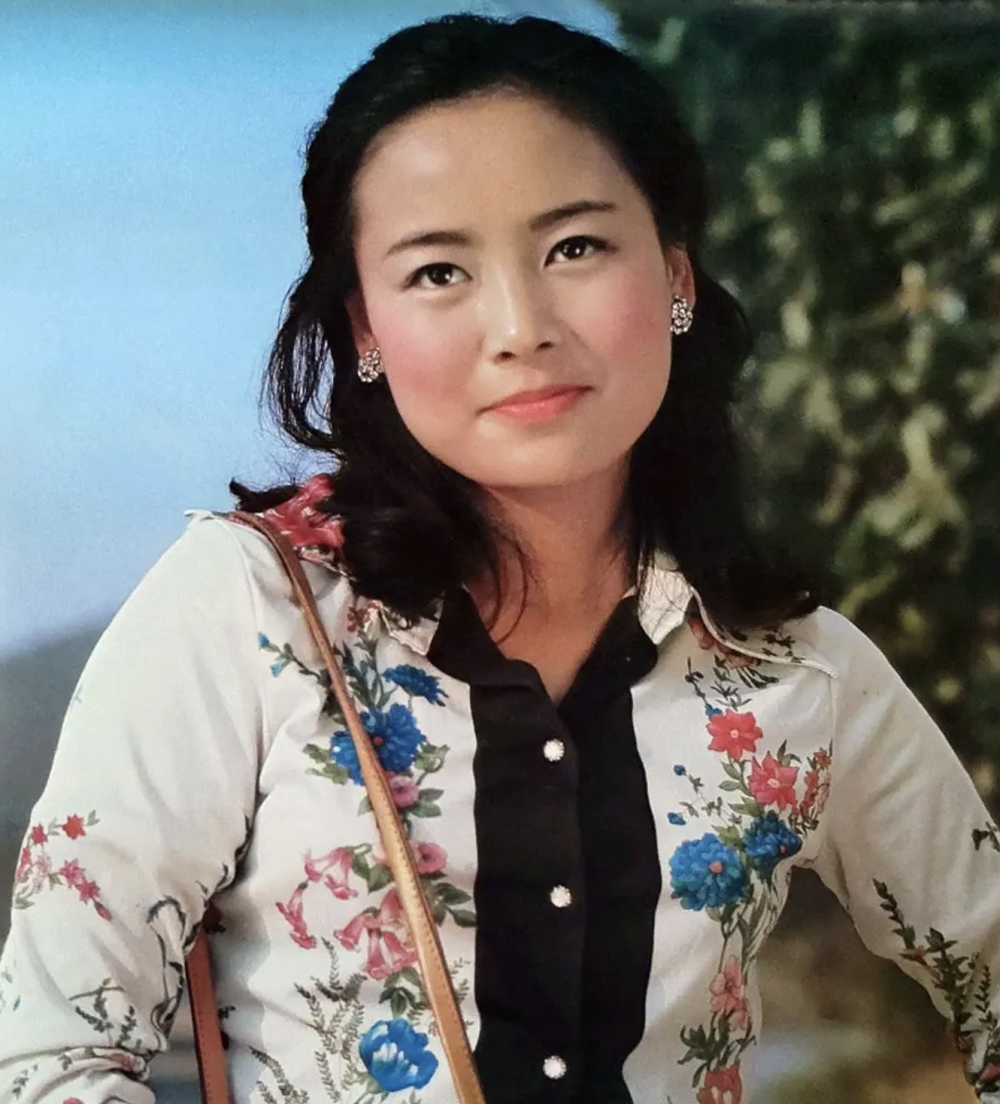 演员张瑜:我这辈子蛮可怜的,66岁没有婚姻也无子女_腾讯新闻