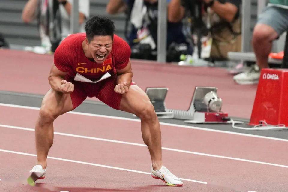 2006年苏炳添被招进广东省田径队,开始进行更高级别的训练但要知道