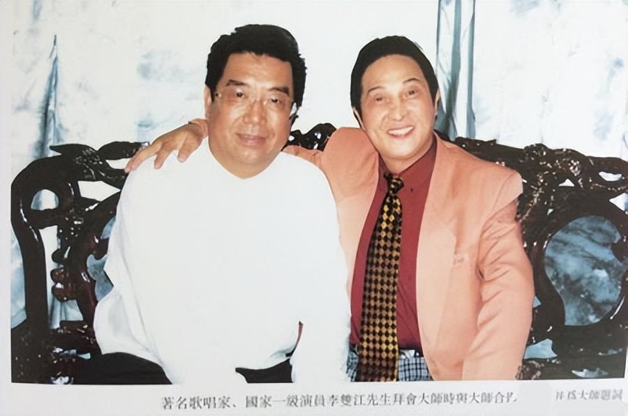 大师王林为多位女明星"床上开光",让她们洗干净身体,在身上画符