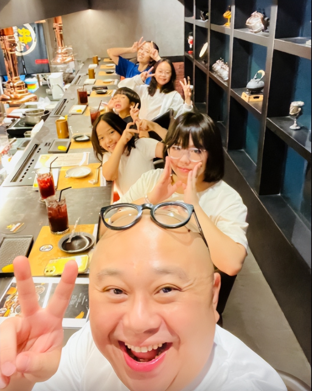 TVB知名男星17歲女兒，被指愛秀身材，被性騷擾怒斥對方骯髒過分 - 