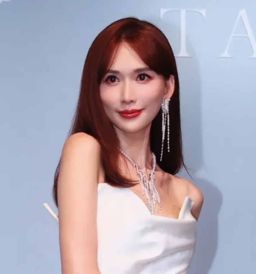 48岁林志玲最新状态曝光,脸僵苹果肌凸起,被嘲逐步"蔡明化"-腾讯新闻