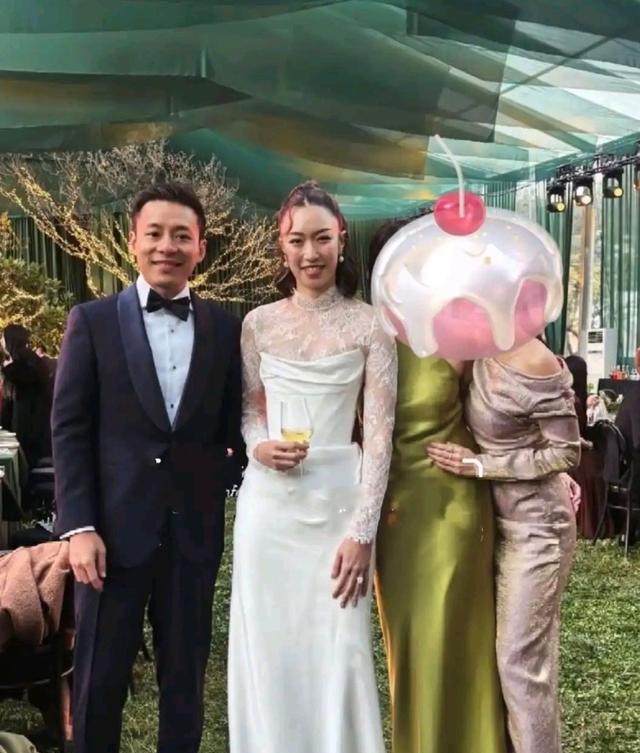 同是霍家儿子，为何霍启刚婚礼惊动香港，霍启仁却在雪山悄悄结婚_腾讯新闻