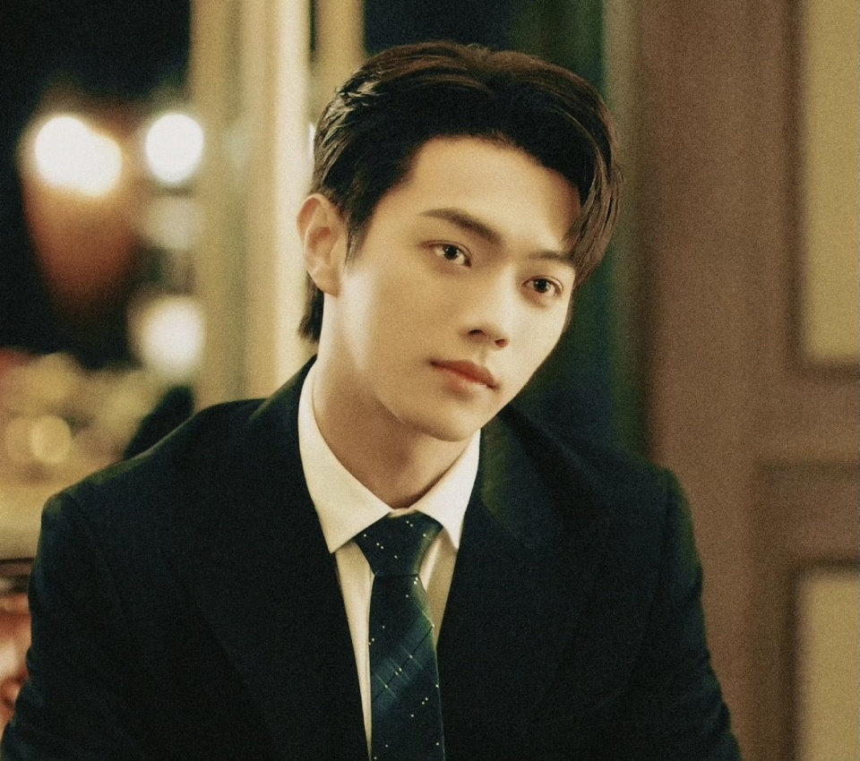 同样演"霸道总裁",29岁许凯与28岁陈星旭对比,风格不同