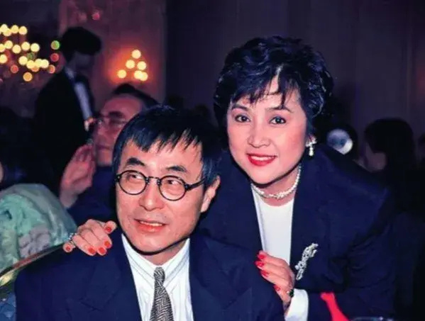 刘家昌：和原配同床异梦，痴爱甄珍却反目成仇，80岁为钱纷争不断_腾讯新闻