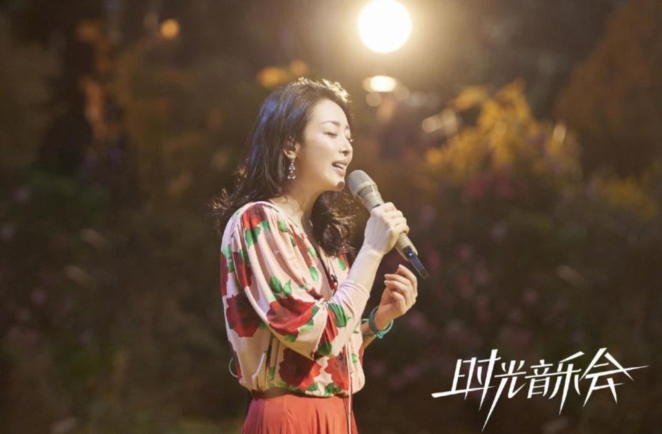 昂首阔步歌曲(昂首阔步的走)