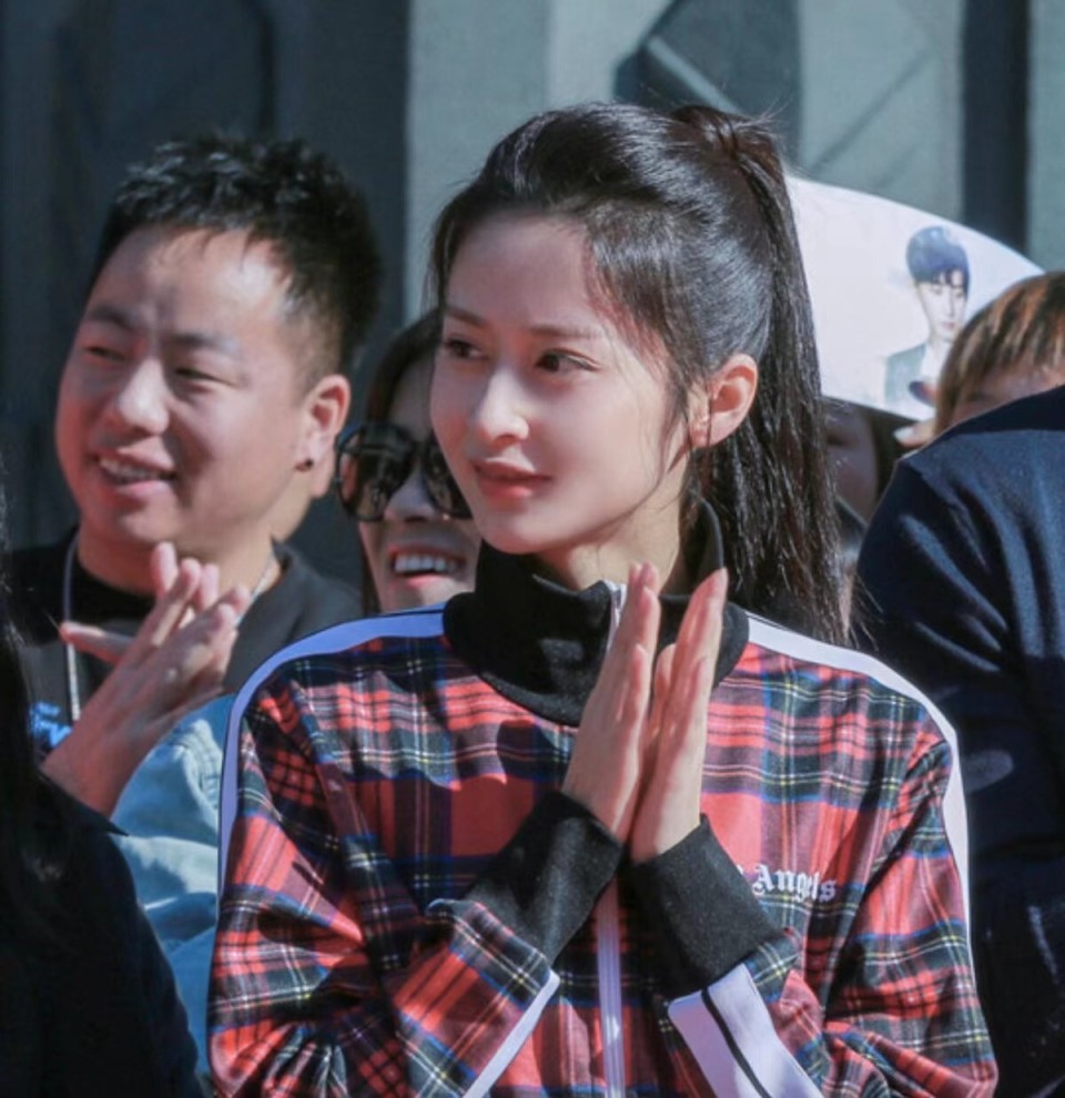 很多观众对颖儿的固有印象,想必还是那个每顿饭只吃几粒老干妈的减肥