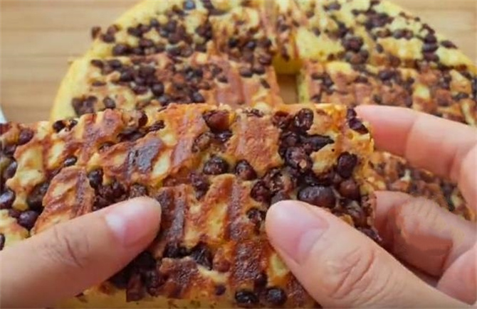 一碗玉米面,一碗糯米粉,加点红豆,手不沾面,孩子老公都喜欢