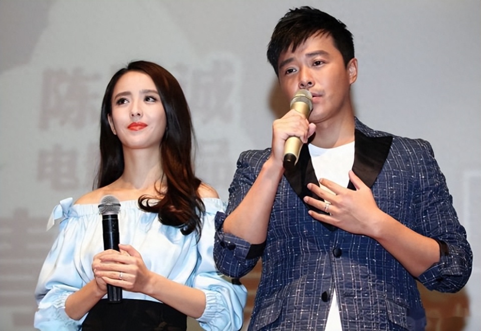 陈思诚为小21岁女友庆生,贴心送心形蛋糕,阮巨闭眼许愿侧脸绝美_腾讯