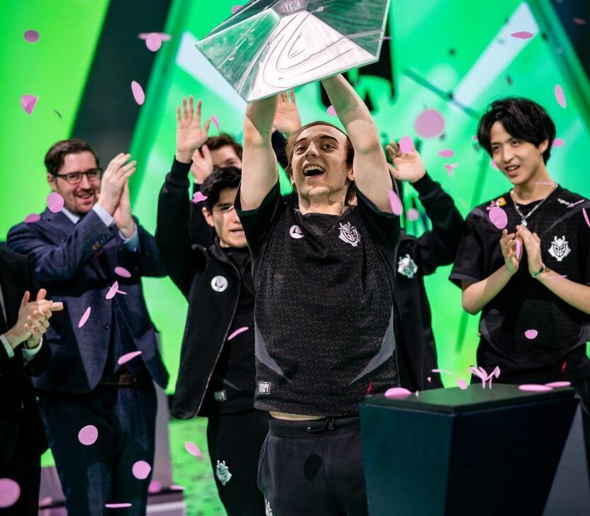 theshy开始正视g2战队,询问加入能给多少钱?自己有点想学英语