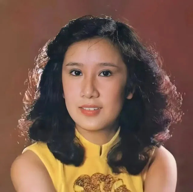 TVB老戏骨自曝曾因唱歌太好被淘汰，挣钱几个月就能买楼，与梅艳芳从小相识_腾讯新闻
