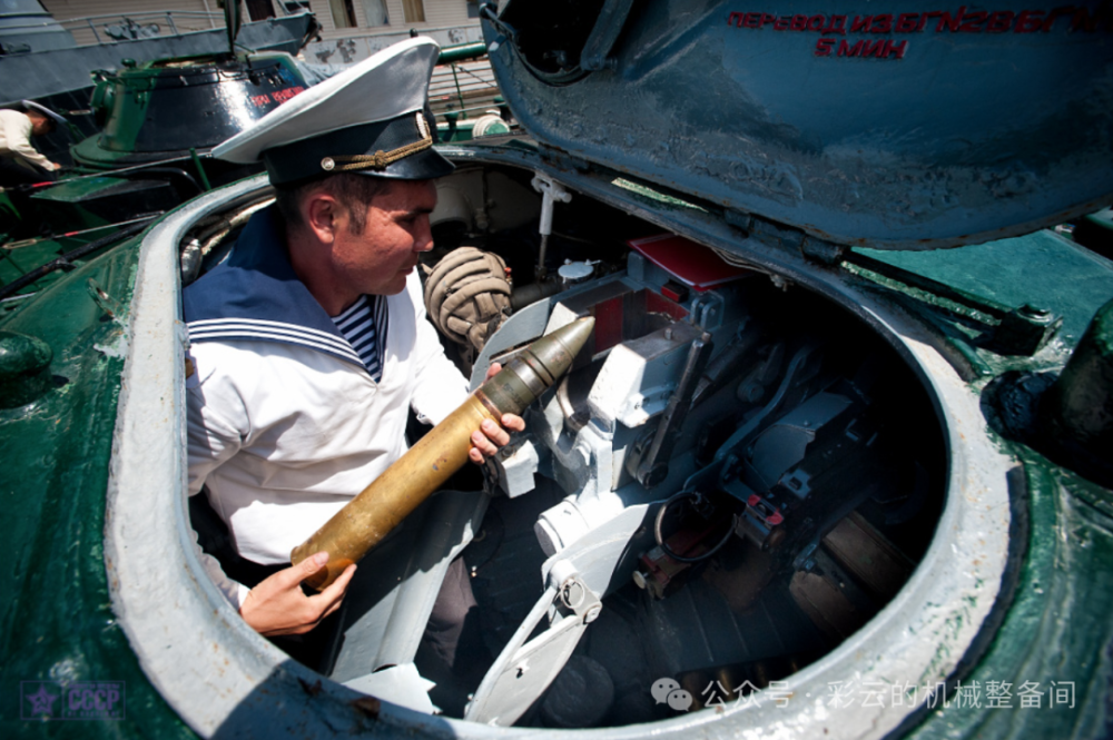 坦克炮塔适合当舰炮用吗?先说答案,不适合