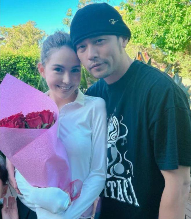 现在,三个孩子都已经渐渐长大,昆凌和周杰伦的感情还是与热恋时期一样