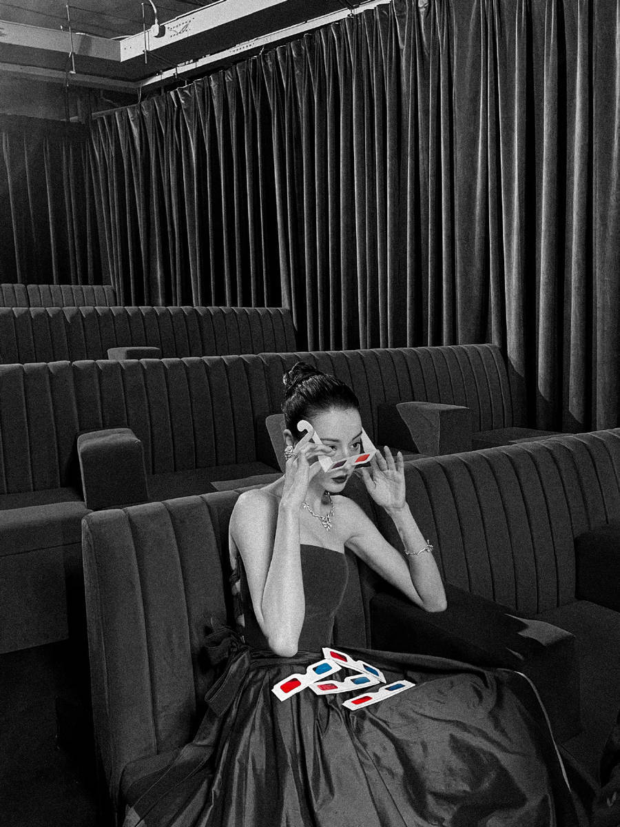 迪丽热巴3d眼镜大片释出黑白色调高级感十足