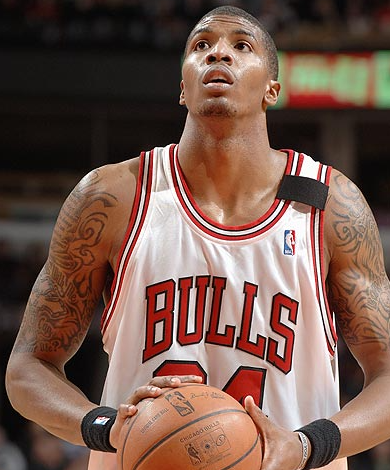 亚当莫里森生涯场均7.5分2.1篮板1.