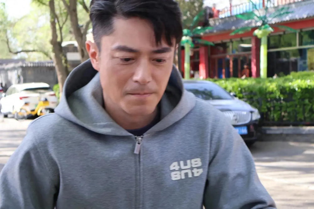 霍建华老了!一脸大褶子,沧桑显老,与27岁张雪迎同框宛如父女_腾讯新闻