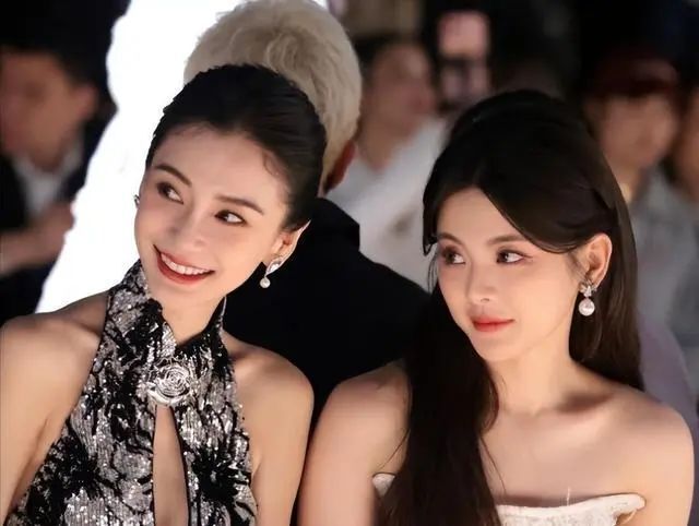 67网友偶遇35岁杨颖,带孩子参加亲子活动,一身粉色防晒衣像少女