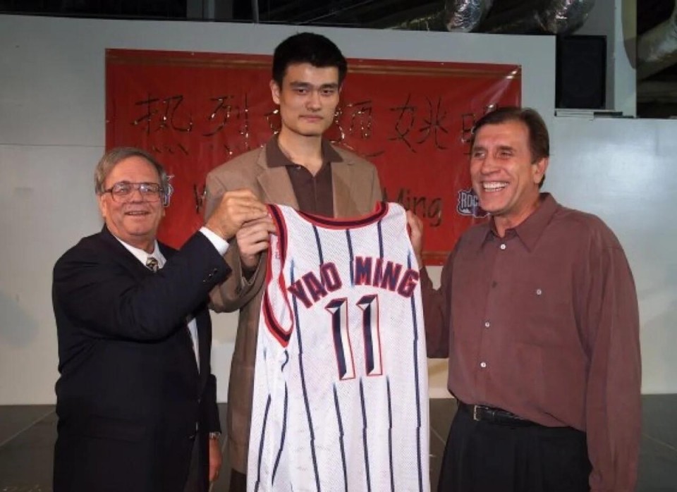 大家都知道姚明是02年NBA状元，那一年的探花、榜眼是谁？他们的生涯如何？