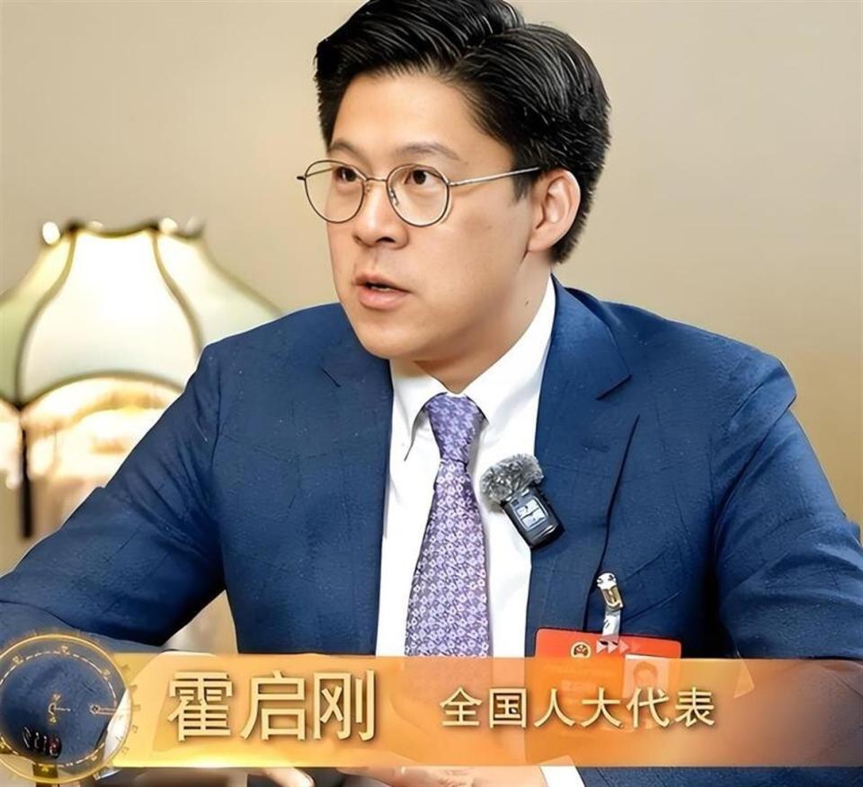 霍启刚也没想到，原本娶到郭晶晶就够幸福了，现在幸福又升级了！_腾讯新闻